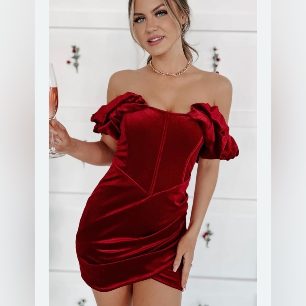 Luxxel Red Velvet Off-Shoulder Mini Dress size M new without tag